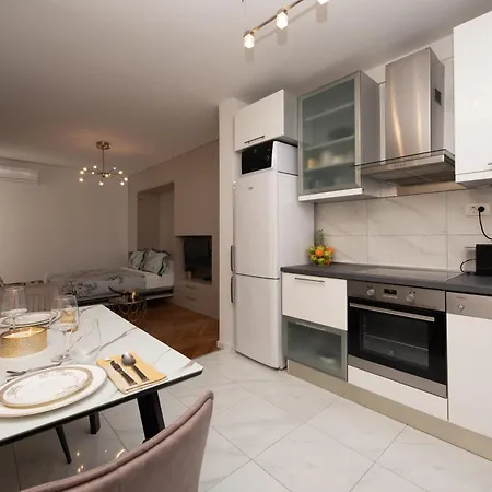 Royal Elegance Split