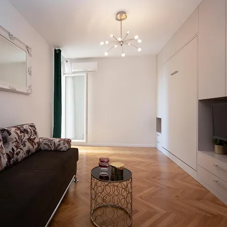 Royal Elegance Apartment *