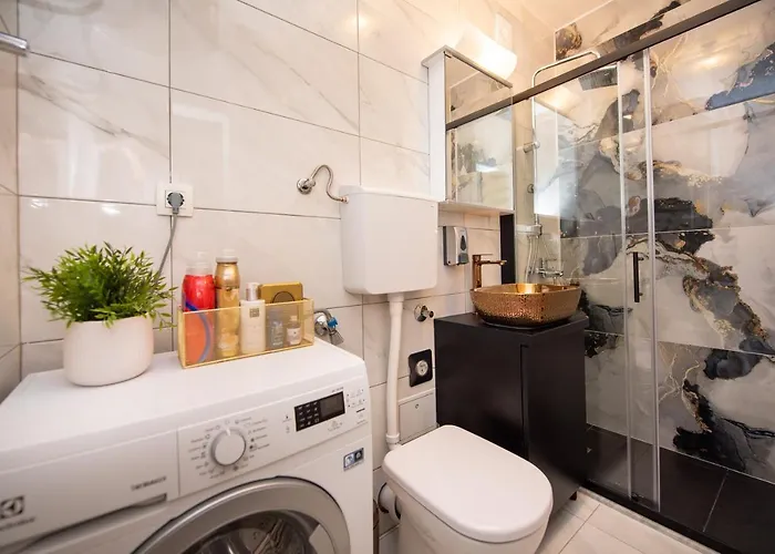 Royal Elegance Apartment *